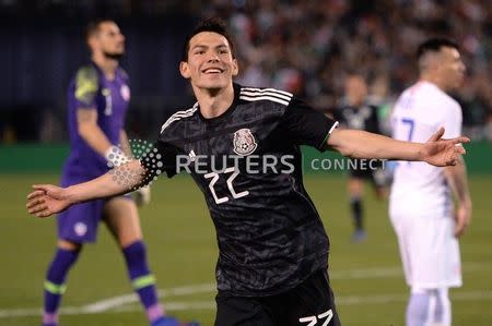 El mediocampista de México Hirving Lozano festeja tras anotar un gol durante el partido contra Chile. Mar 22, 2019 USA TODAY/Orlando Ramirez