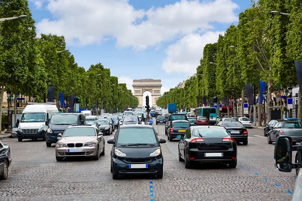 Climate change solution: Paris limits car speed to 30 kph