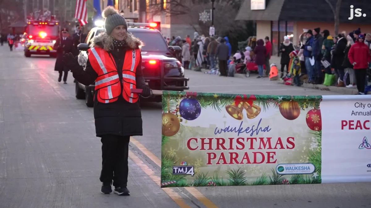 2022 Waukesha Christmas Parade returns, 1st since attack