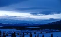 Snag (Canadá): um assentamento criado durante a Corrida do Ouro do Klondike, fica no território do Yukon e - pra provar que alguns fazem tudo por dinheiro - já registrou -62,7ºC. (Bruce McKay/Flickr)