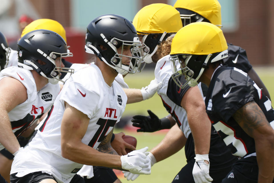 Atlanta Falcons quarterback Feleipe Franks works during the last day of OTA at Falcons training facilities in Flowery Branch on Thursday, June 9, 2022. (Miguel Martinez/Atlanta Journal-Constitution via AP)