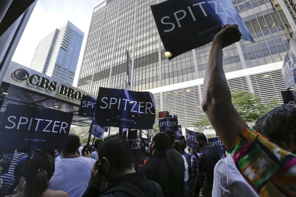 Supporters of former New York Gov. Eliot Spitzer gather outside of WCBS-TV studios before his debate with Manhattan borough president Scott Stringer, Thursday, Aug. 22, 2013, in New York. (AP Photo/Frank Franklin II, Pool)