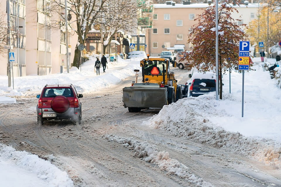 圖／住在極冷常下雪的地方，道路上隨時可見政府會派出冬季服務車輛（winter service vehicle，縮寫為WSV），進行鏟雪與灑鹽等任務。