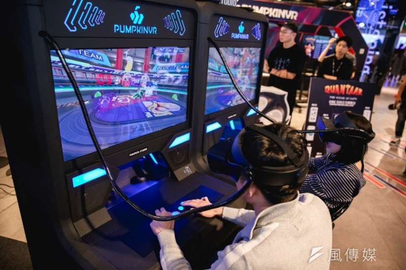 體感補助計畫成果，南瓜虛擬科技開發多人連線VR對戰遊戲拓展電競市場。(圖／徐炳文攝)