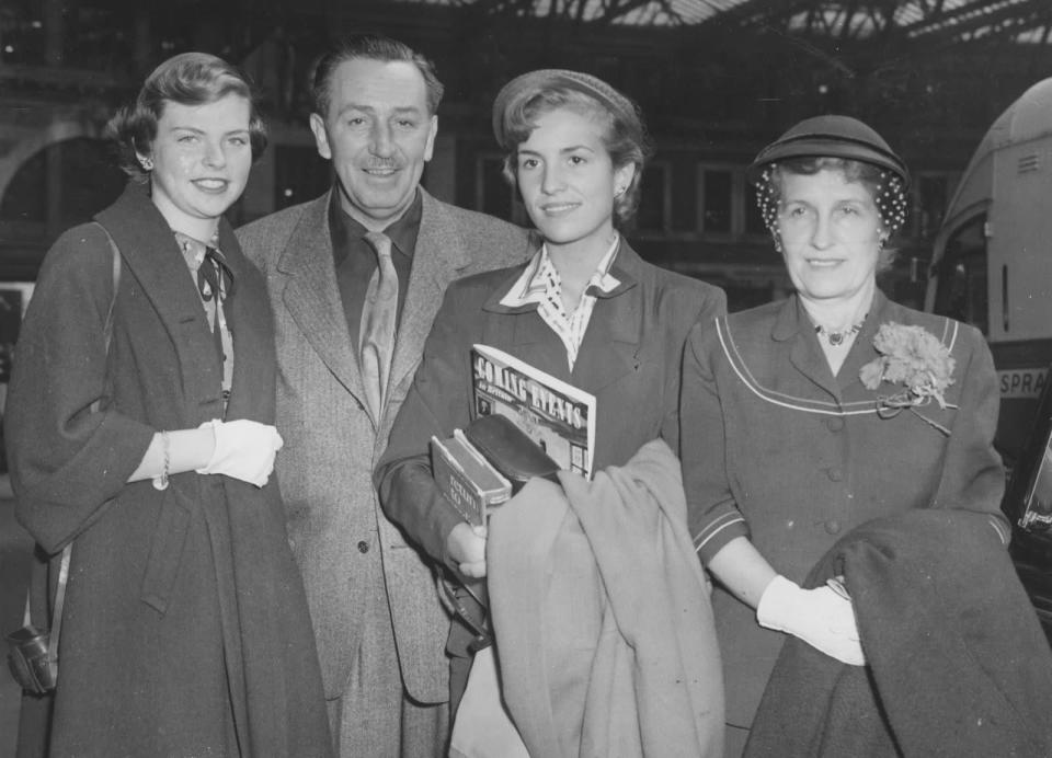 <p>Walt Disney war ein Familienmensch: Mit seiner Frau Lilly (rechts) hatte er eine leibliche und eine adoptiere Tochter. Diane kam 1933 zur Welt, ihre adoptierte Schwester Sharon drei Jahre später. (Bild: J. Wilds / Keystone / Getty Images)</p> 