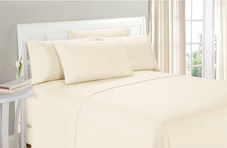 Wayfair Basics top-rated sheet set has more than 71,000 five-star reviews. Image via Wayfair.