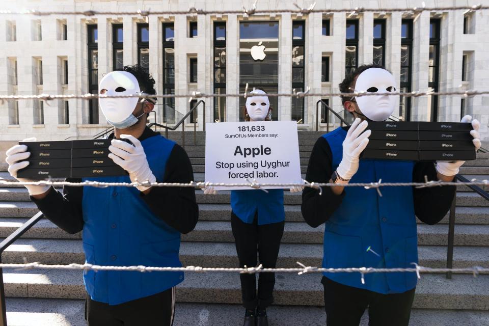 <span class="caption">Protesters stage a mock ‘Uyghur forced labour camp’ outside the flagship Apple store on March 4, 2022, in Washington, to highlight the alleged use of illegal forced Uighur labour in its supply chain.</span> <span class="attribution"><span class="source">(AP Photo/Manuel Balce Ceneta)</span></span>