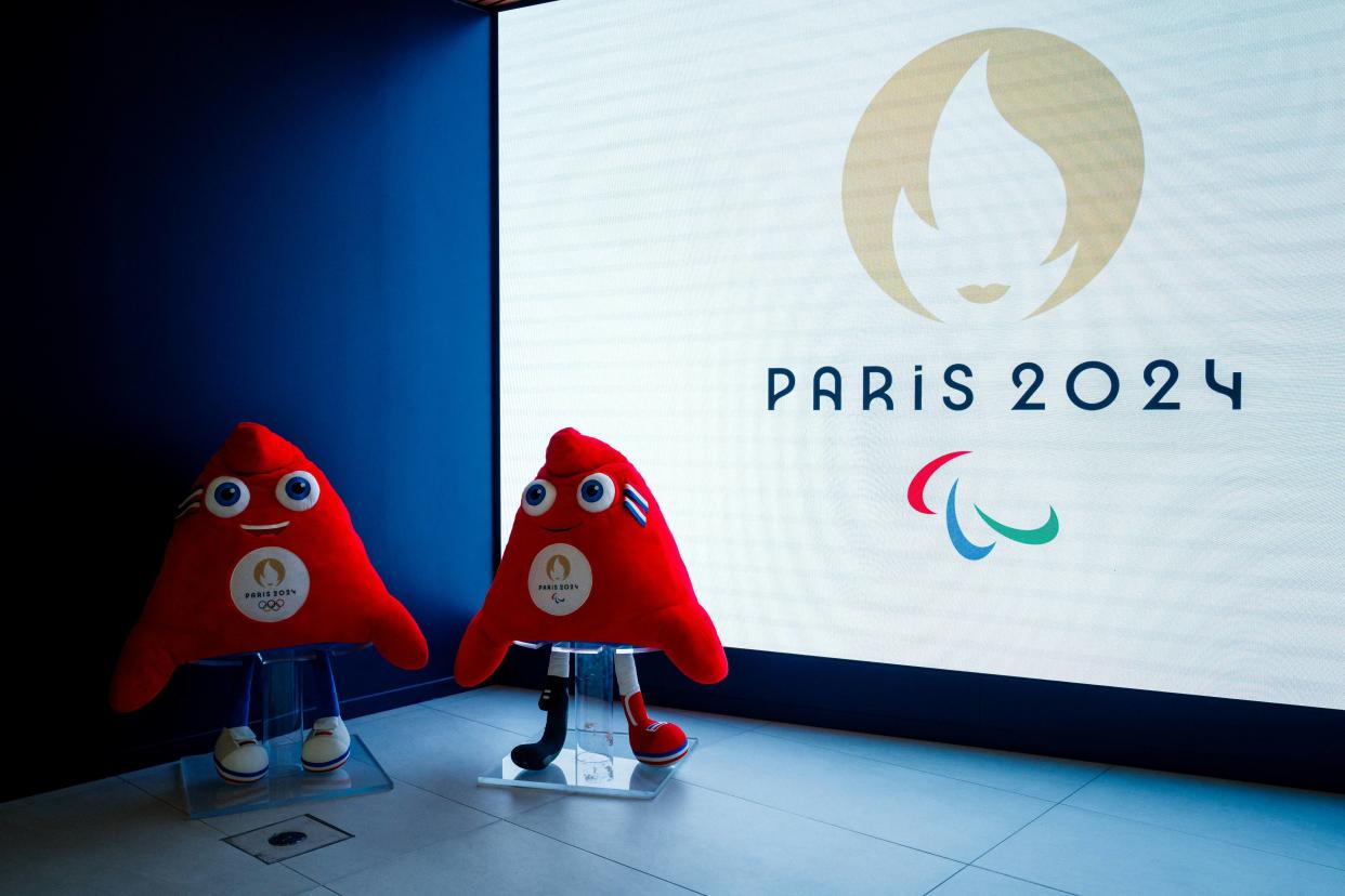 Les mascottes olympiques officielles des JO de Paris exposées au siège du comité d’organisation, à Saint-Denis, le 8 février 2024.