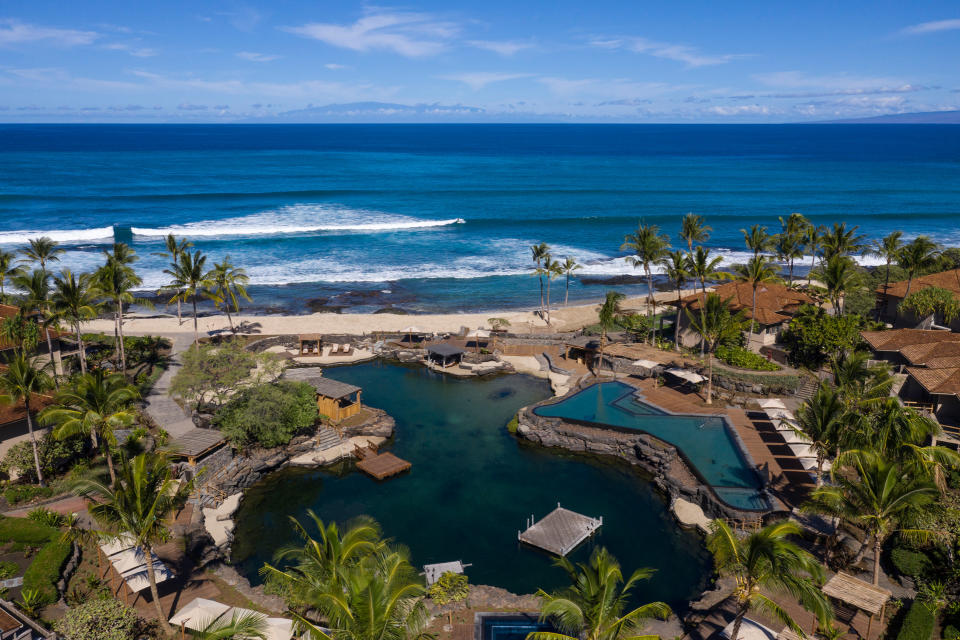 King’s Pond, a 1.8-million-gallon outdoor aquarium, is stocked with more than a thousand tropical fish and guests can snorkel among them. (Courtesy Four Seasons Hualalai)