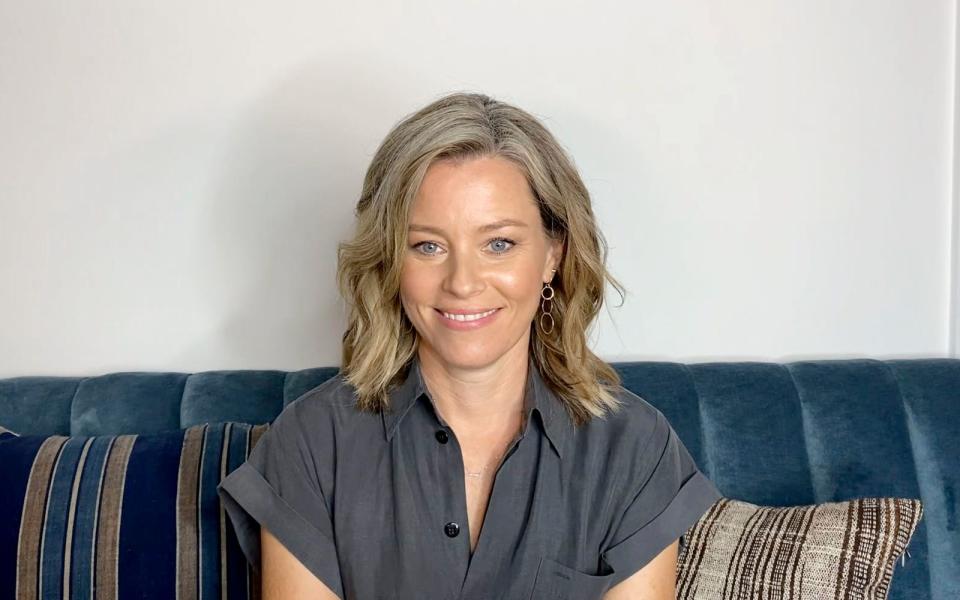 "Die Vorstellung, dass ganz England dazu aufwacht", kommentierte Elizabeth Banks samt Gif süffisant. Dabei spielte die Schauspielerin und Produzentin auf die Zeitverschiebung an - und vermutlich das große Thema an den Frühstückstischen des Vereinigten Königreichs. (Bild: 2020 Hilarity for Charity / Getty Images)