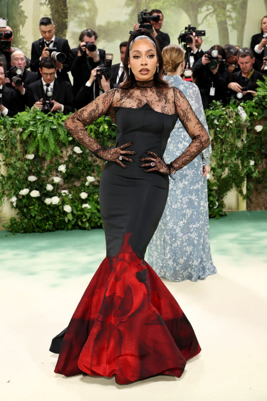 <p>Jamie McCarthy/Getty Images</p><p>Her black mermaid gown included a massive rose at the hem. </p>