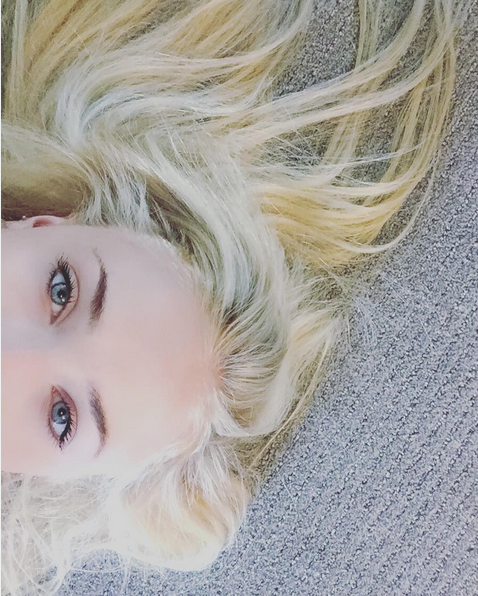 Sophie Turner Reveals Platinum Blonde Hair Makeover