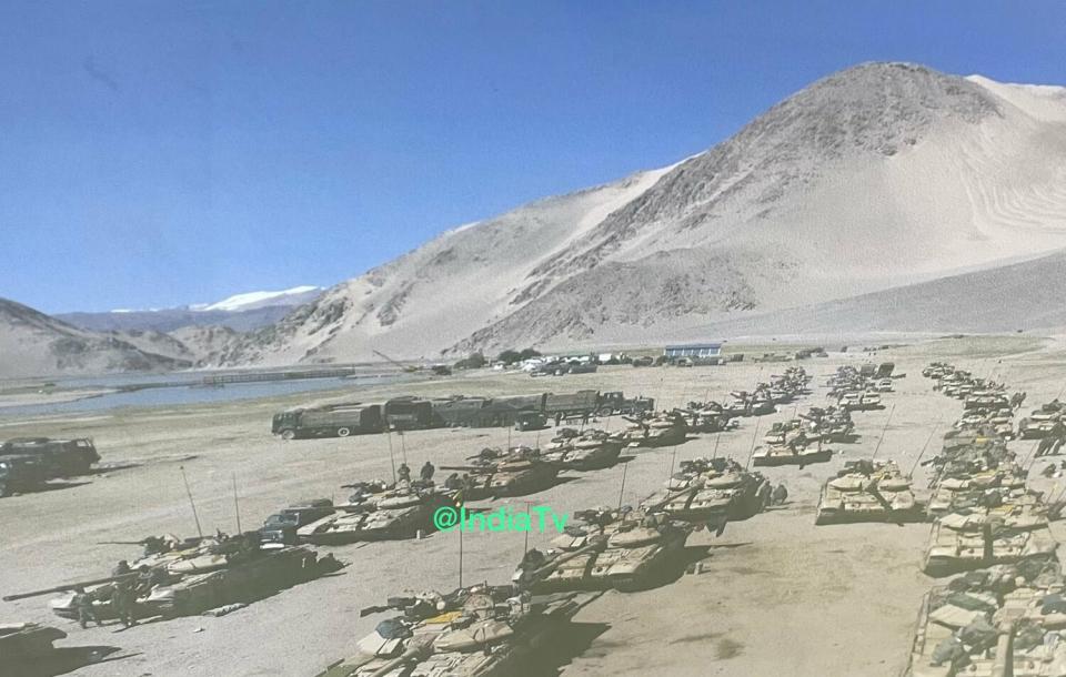 印媒《IindiaTV》記者 Manish Prasad 在推特上公布印軍於拉達克（ladakh）地區的集結照片。   圖：翻攝自IndiaTV推特