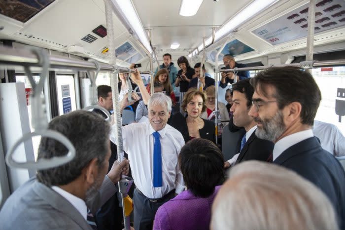 <strong>▲圖為本（12）月稍早，智利總統Sebastián Piñera體驗比亞迪純電動巴士，該國向比亞迪購入了100輛K9純電動巴士。</strong>