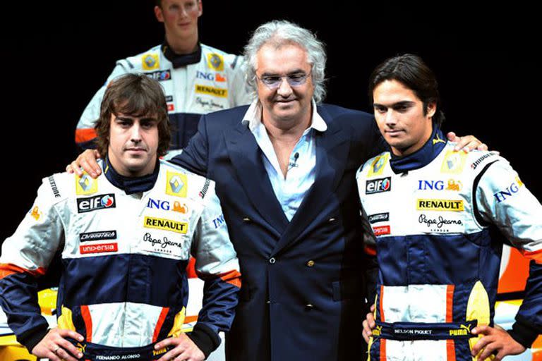 Flavio Briatore con Fernando Alonso y Nelson Piquet Jr antes de la temporada 2008