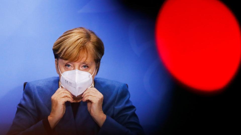 Merkel verspricht für den Teil-Lockdown schnelle und unbürokratische Hilfen.