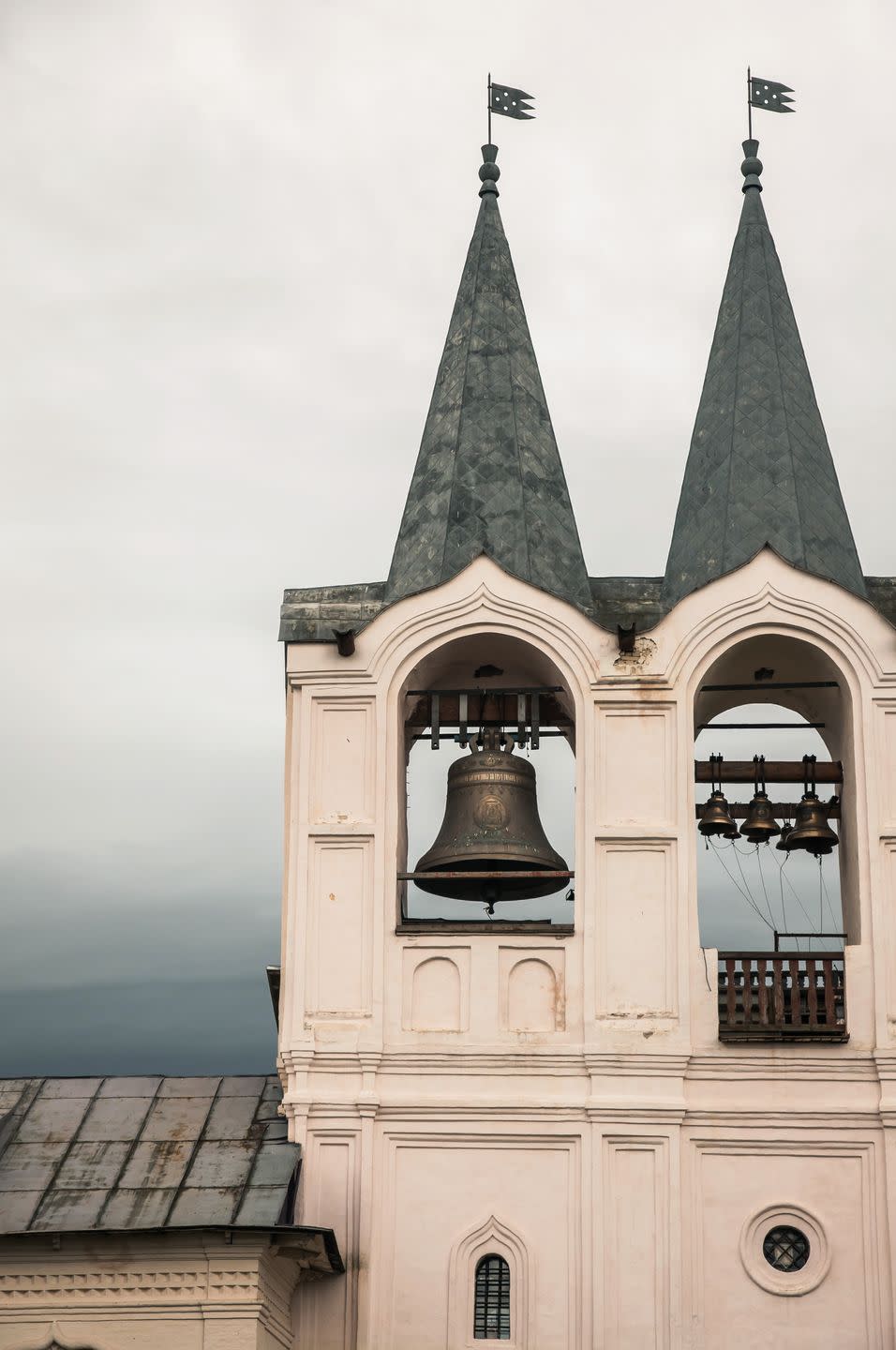 21) Church bells toll 33 times.