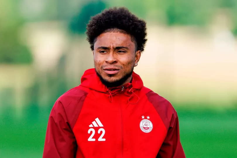 Vicente Besuijen during an Aberdeen training session