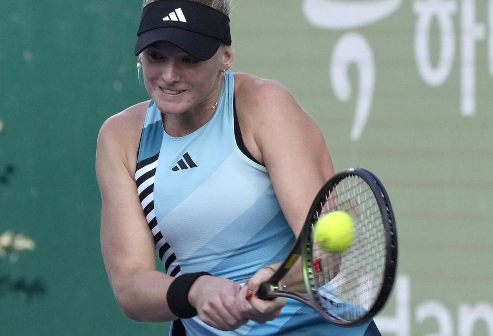 Ashlyn Krueger of the United States returns a shot to her compatriot Jessica Pegula during their second round match of the Korea Open tennis championships in Seoul, South Korea, Thursday, Oct. 12, 2023. (AP Photo/Ahn Young-joon)