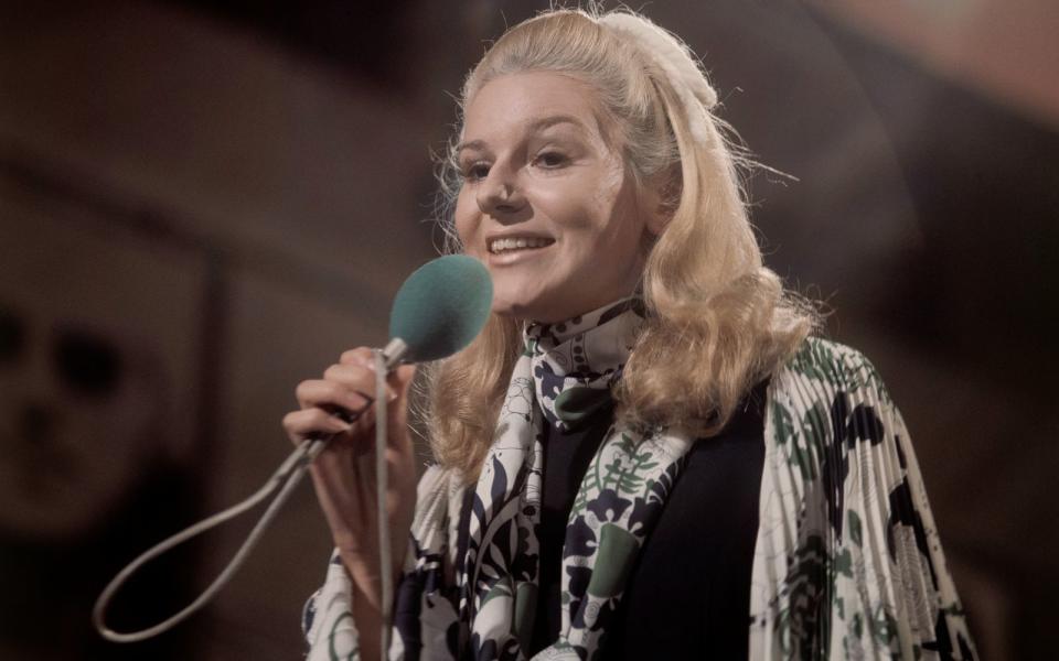 Bereits mit 15 Jahren landete Peggy March mit "I Will Follow" ihren ersten Nummer-eins-Hit in den USA, erfolgreicher wurde die US-Amerikanerin allerdings als Schlagerstar: "Mit 17 hat man noch Träume" wurde 1965 zu einem der Hits des Jahres, zahlreiche weitere Top-Ten-Hits sollten bis Mitte der 70-er folgen. (Bild: Arthur Grimm/United Archives via Getty Images)