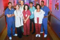 Es war einfach mehr als nur eine Notaufnahme: 14 Jahre und 331 Folgen lang begleitete die Clique von "Emergency Room" eine ganze TV-Generation. Doch was machen die Stars (von links: Noah Wyle, Sherry Stringfield, Anthony Edwards, Julianna Margulies, George Clooney, Gloria Reuben und Eriq La Salle) eigentlich heute?