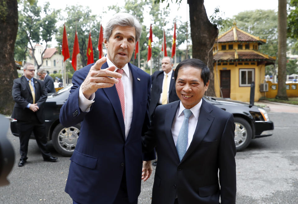 U.S. Secretary of State John Kerry, left, arrives with Vietnam's acting Foreign Minister Bui Thanh Son, at the Ministry of Foreign Affairs, before their meeting Friday, Jan. 13, 2017 in Hanoi, Vietnam. (AP Photo/Alex Brandon, Pool)