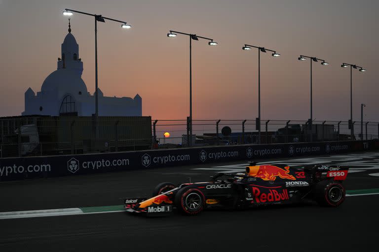 El piloto de Red Bull Max Verstappen de los Pa&#xed;ses Bajos en acci&#xf3;n durante la sesi&#xf3;n de pr&#xe1;ctica para el Gran Premio de Arabia Saudita en Jeddah.