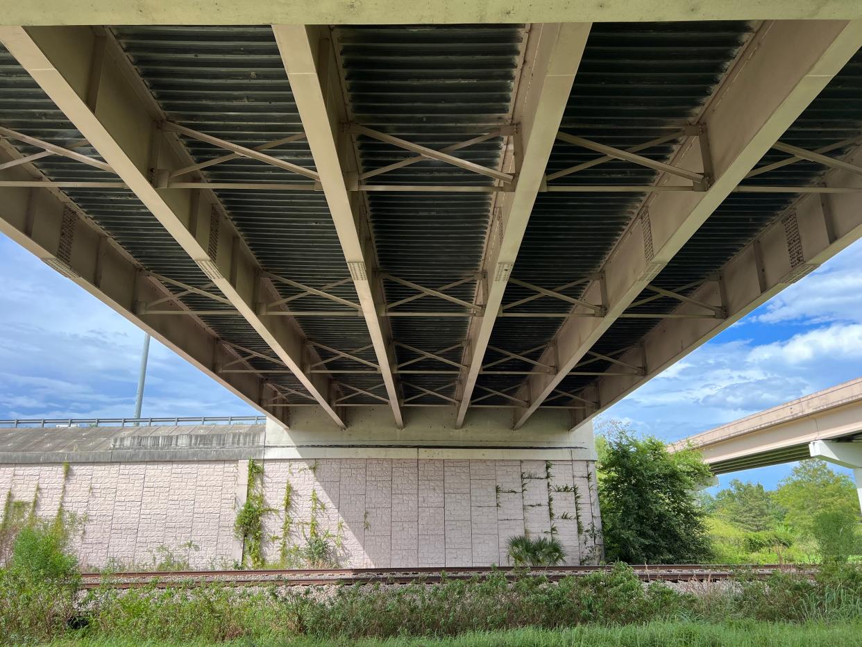 According to records, the gravesites of four German immigrants are beneath this I-4 approach in Seminole County.