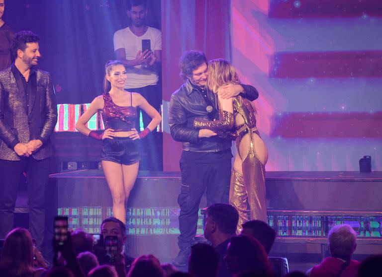 Tras la función de Fátima en Mar del Plata, Javier Milei subió al escenario para acompañar a su pareja 