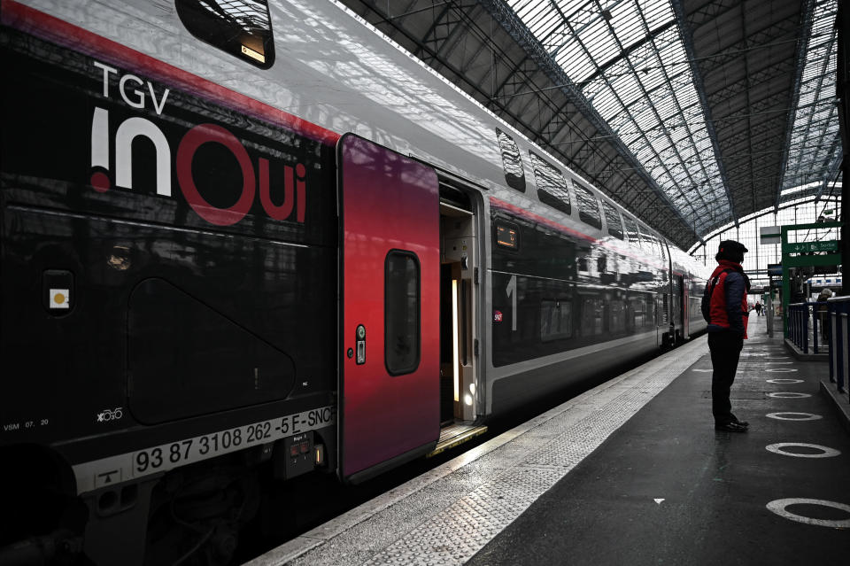 Le trafic SNCF sera « très légèrement » perturbé, ce mardi 6 juin, pour 14e journée de mobilisation contre la réforme des retraites, et « normal » sur l’ensemble du réseau de la RATP (photo d’illustration à Bordeaux  en novembre 2021)