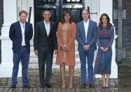 <p>The Duchess was in an <a href="http://bit.ly/1MCud1Z" rel="nofollow noopener" target="_blank" data-ylk="slk:LK Bennett;elm:context_link;itc:0;sec:content-canvas" class="link ">LK Bennett</a> dress as she welcomed the Obamas to Kensington Palace. </p>