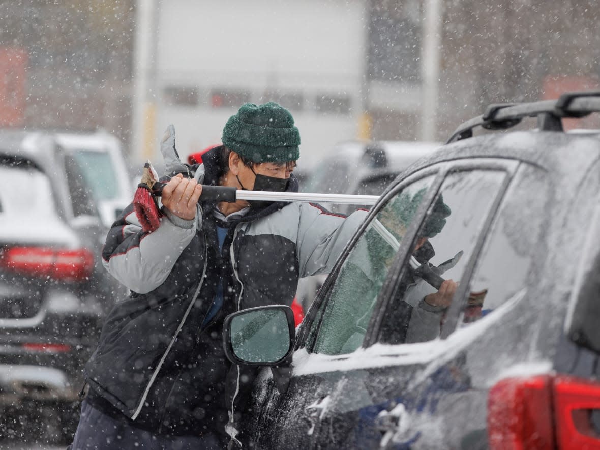 A winter storm is expected to ramp up Friday and last at least until Saturday in the GTA, when many have holiday get-togethers planned. Environment Canada and regional authorities are advising against non-essential travel. (Evan Mitsui/CBC - image credit)