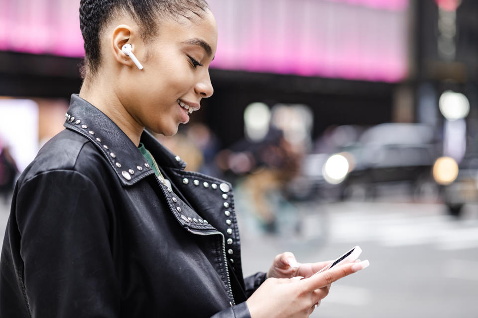 Die AirPods wurden komplett überarbeitet (Symbolbild: Getty Images)