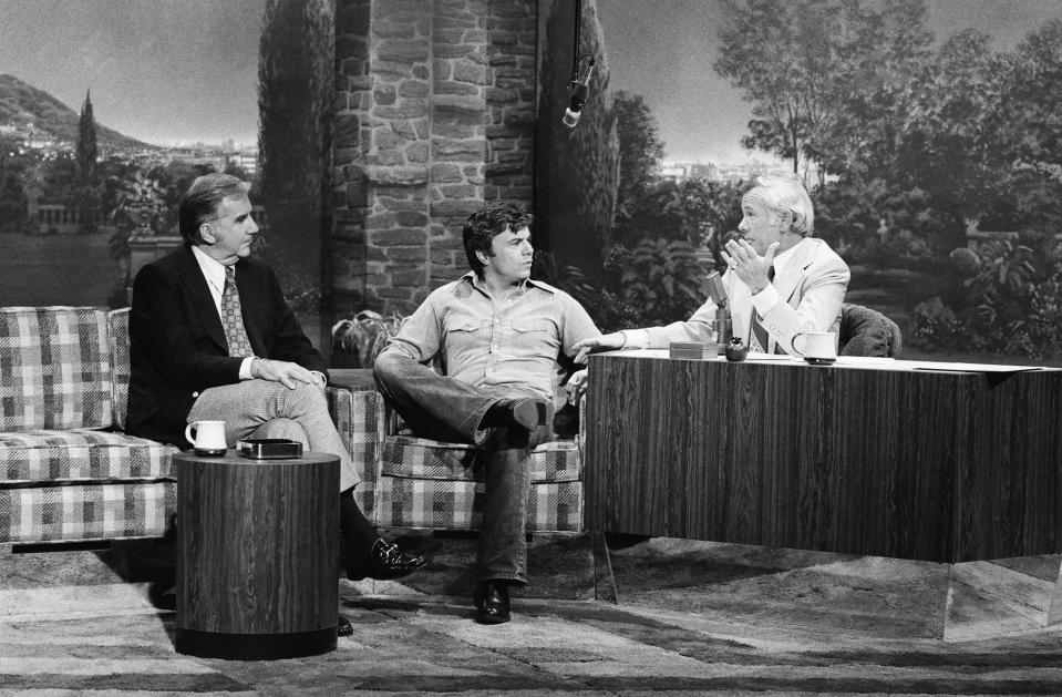 Johnny Carson, Robert Blake and Ed McMahon chat on Johnny's late night talk show