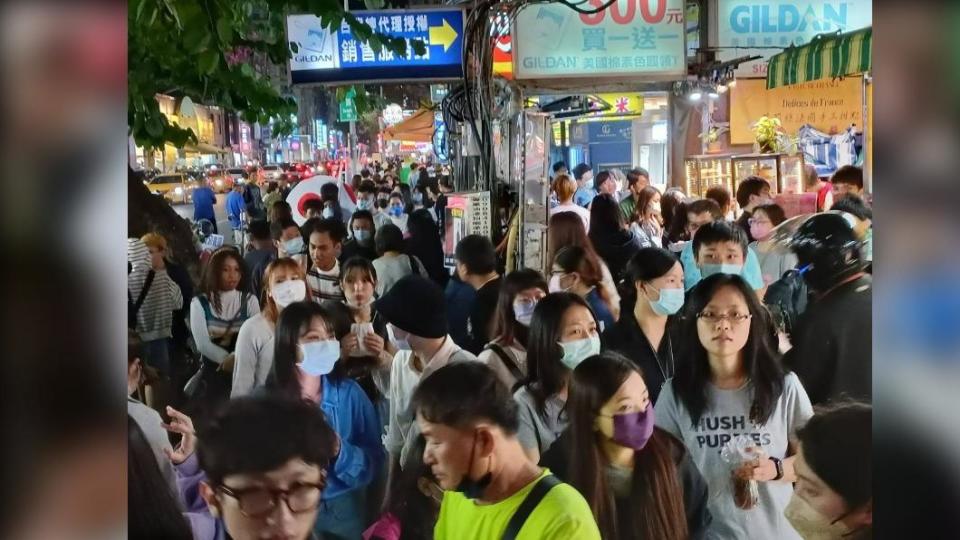 瑞豐夜市平日就人潮眾多。（圖／翻攝自陳其邁臉書）