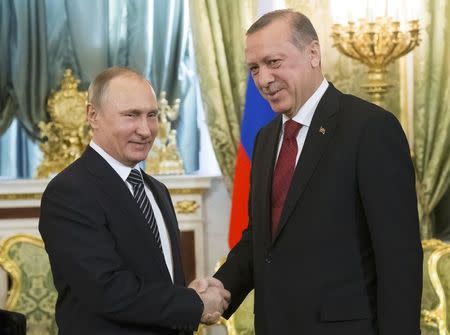 Russian President Vladimir Putin (L) shakes hands with his Turkish counterpart Tayyip Erdogan during a meeting at the Kremlin in Moscow, Russia, March 10, 2017. REUTERS/Zemlianichenko/Pool