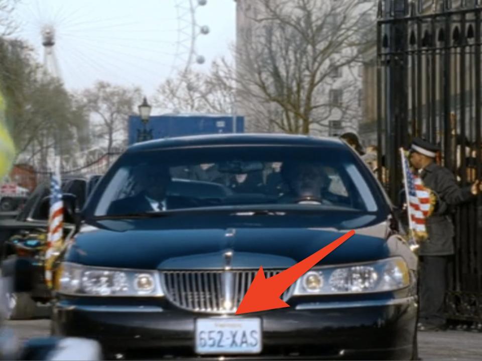 arrow pointing to washington state license plate on president's car in love actually