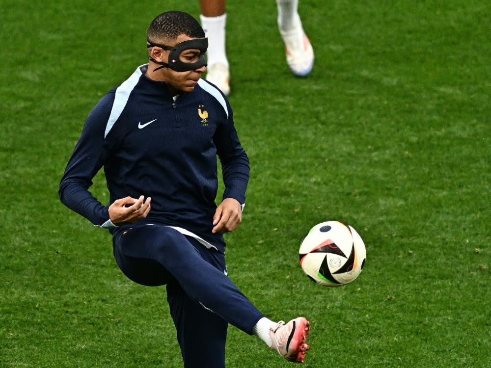 Muss mit Maske spielen: Kylian Mbappe (GABRIEL BOUYS)