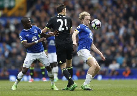 Britain Football Soccer - Everton v Chelsea - Premier League - Goodison Park - 30/4/17 Everton's Enner Valencia and Tom Davies in action with Chelsea's Nemanja Matic Action Images via Reuters / Carl Recine Livepic