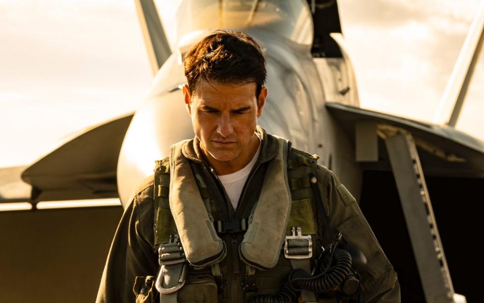 "Top Gun: Maverick" ist eine der erfolgreichsten Fortsetzungen aller Zeiten: Als 2022 Tom Cruise erneut in das Cockpit eines Kampfflugzeugs stieg, wollten das zahlreiche Zuschauer sehen. In Zahlen bedeutete das ein (bisheriges) Einspielergebnis von 1,47 Mrd. Dollar. (Bild: Paramount)