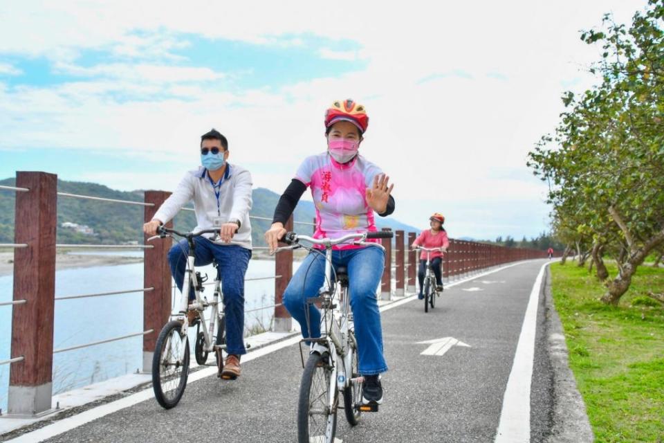 吉安鄉的「環鄉自行車道系統」，全長三萬二千五百公尺，是全國唯一擁有兼具山、海景觀自行車道網絡的鄉鎮。(吉安鄉公所提供)