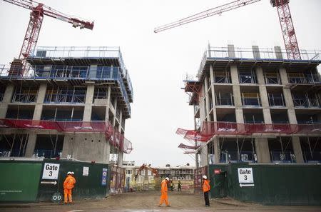 Builders stand at the Elephant Park construction project in Elephant and Castle south London, Britain October 05, 2015. REUTERS/Neil Hall