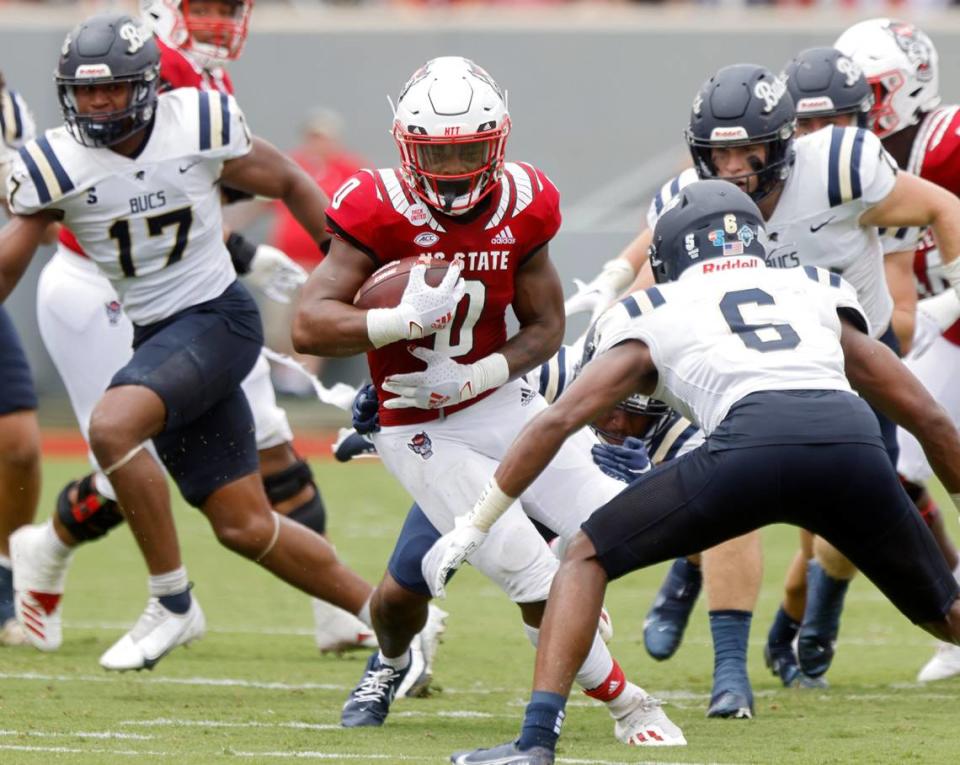 Demie Sumo-Karngbaye totaled 305 yards and three touchdowns on 55 rushing attempts at North Carolina State last season. He also caught 12 passes for 148 yards and one touchdown. Kaitlin McKeown/kmckeown@newsobserver.com