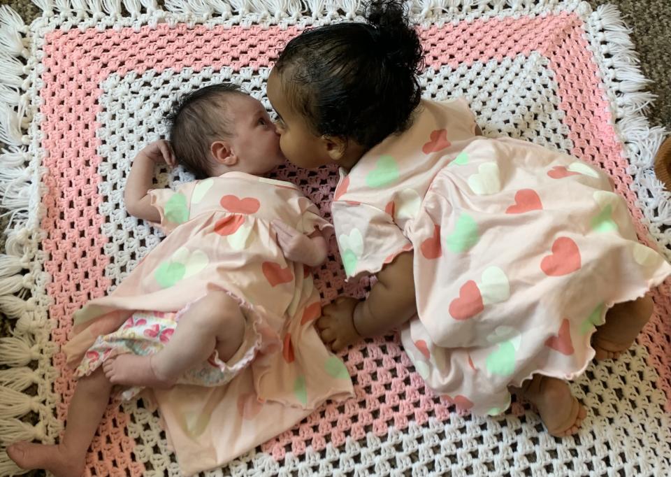 Big sister Zaya with newborn Kehlani. (Tiah Parsan/SWNS)