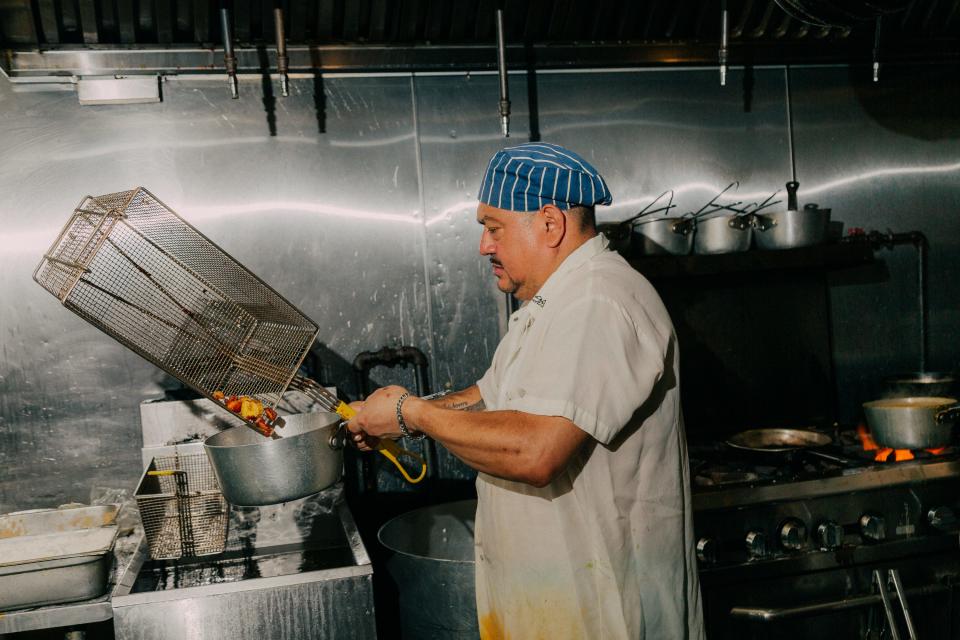 Rincon Melania cook in kitchen