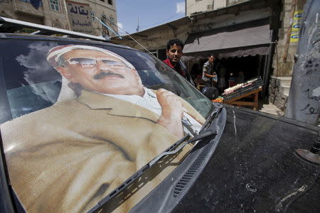 A picture of former Yemeni president Ali Abdullah Saleh is seen on a car on a street in Yemen's capital Sanaa, April 8, 2016. REUTERS/Mohamed al-Sayaghi