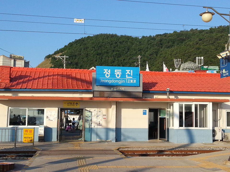 正東津站 (Photo by Donghwan Seong, License: CC BY-SA 3.0, Wikimedia Commons提供)