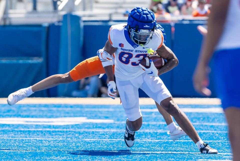 Boise State University wide receiver Chris Marshall makes a catch during Broncos’ spring game Saturday at Albertsons Stadium. He finished the game with three catches for 35 yards. Sarah A. Miller/smiller@idahostatesman.com