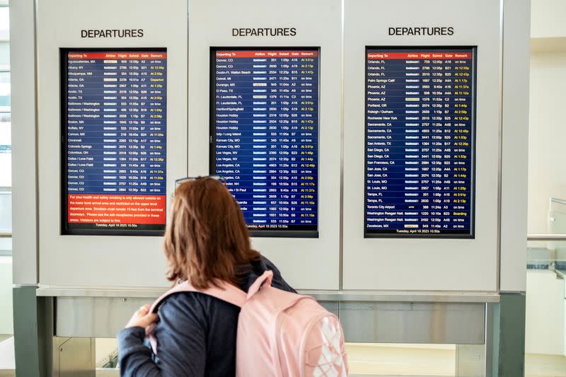 FILE PHOTO: Southwest Airlines flights resume following the lifting of a brief nationwide stoppage in Chicago