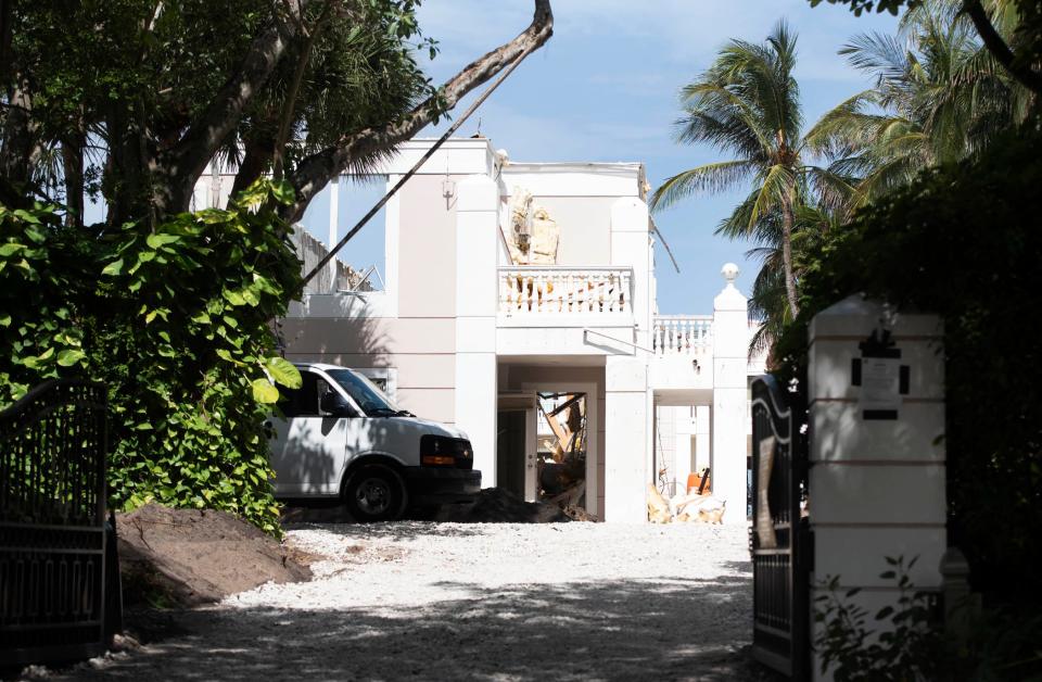 Billionaire William Lauder has hired crews to demolish the former Palm Beach estate of the late conservative firebrand Rush Limbaugh at 1495 N. Ocean Blvd. Lauder used an ownership company to buy the oceanfront mansion and two adjacent houses for a recorded $155 million in March.